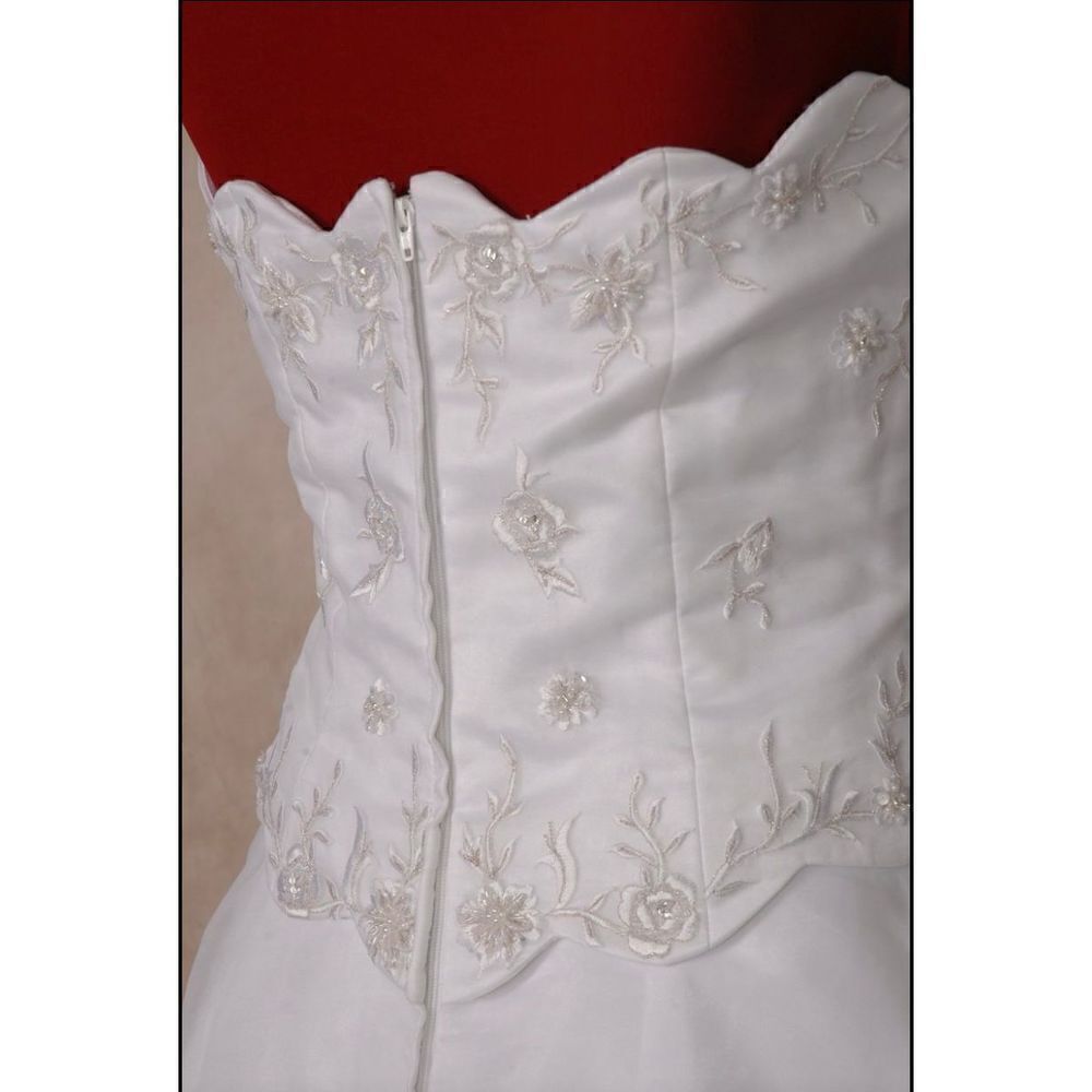 Wedding gown NWT custom made strapless w/embroidery and subtle beading - Picture 5 of 16